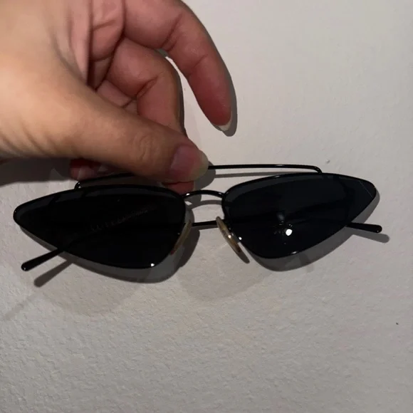 Authentic Brand new Prada Black Cat Eye Sunglasses - Picture 3 of 7